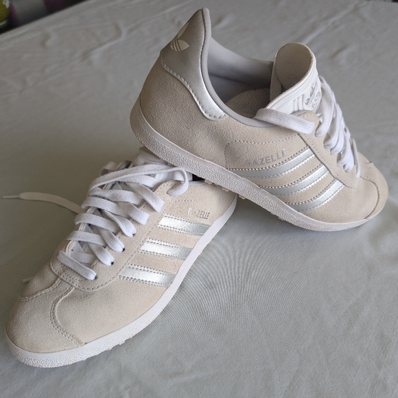 Adidas Gazelle Women's Spikeless Golf Shoes - Picture 6 of 16